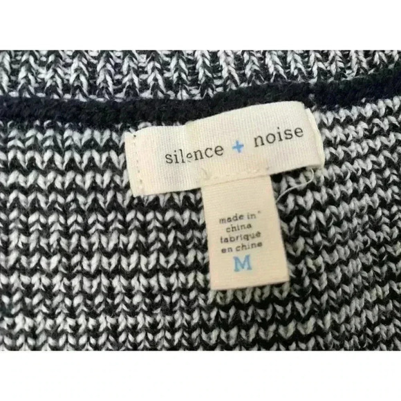 Silence + Noise Urban Outfitters Women's Black White Print Sweater Medium. 267 - Picture 2 of 3